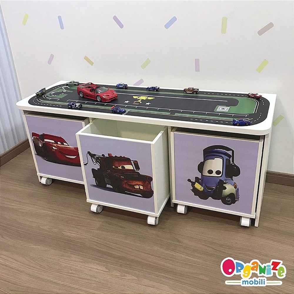 Rack infantil para três baús com tema pista de corrida mais três baús com tema