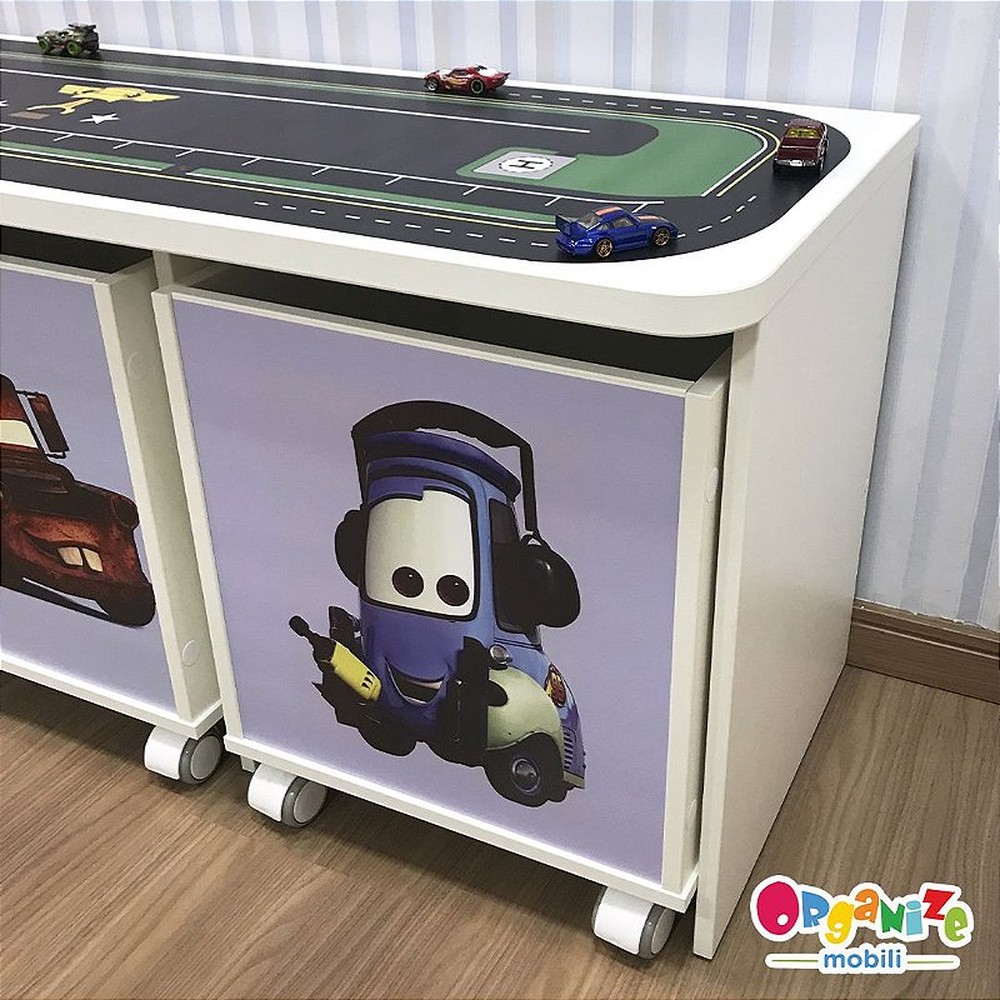 Rack infantil para três baús com tema pista de corrida mais três baús com tema