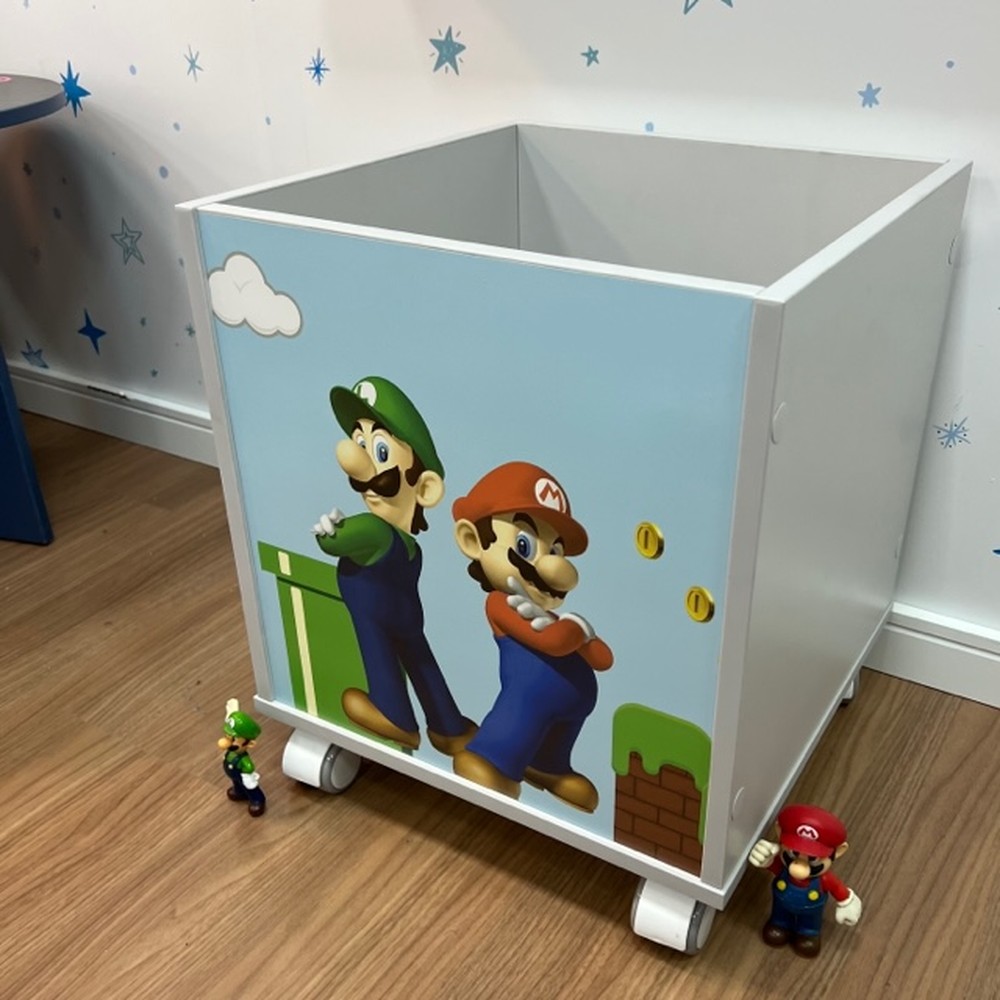 Baú de brinquedos com rodízio e tema mario bros dupla