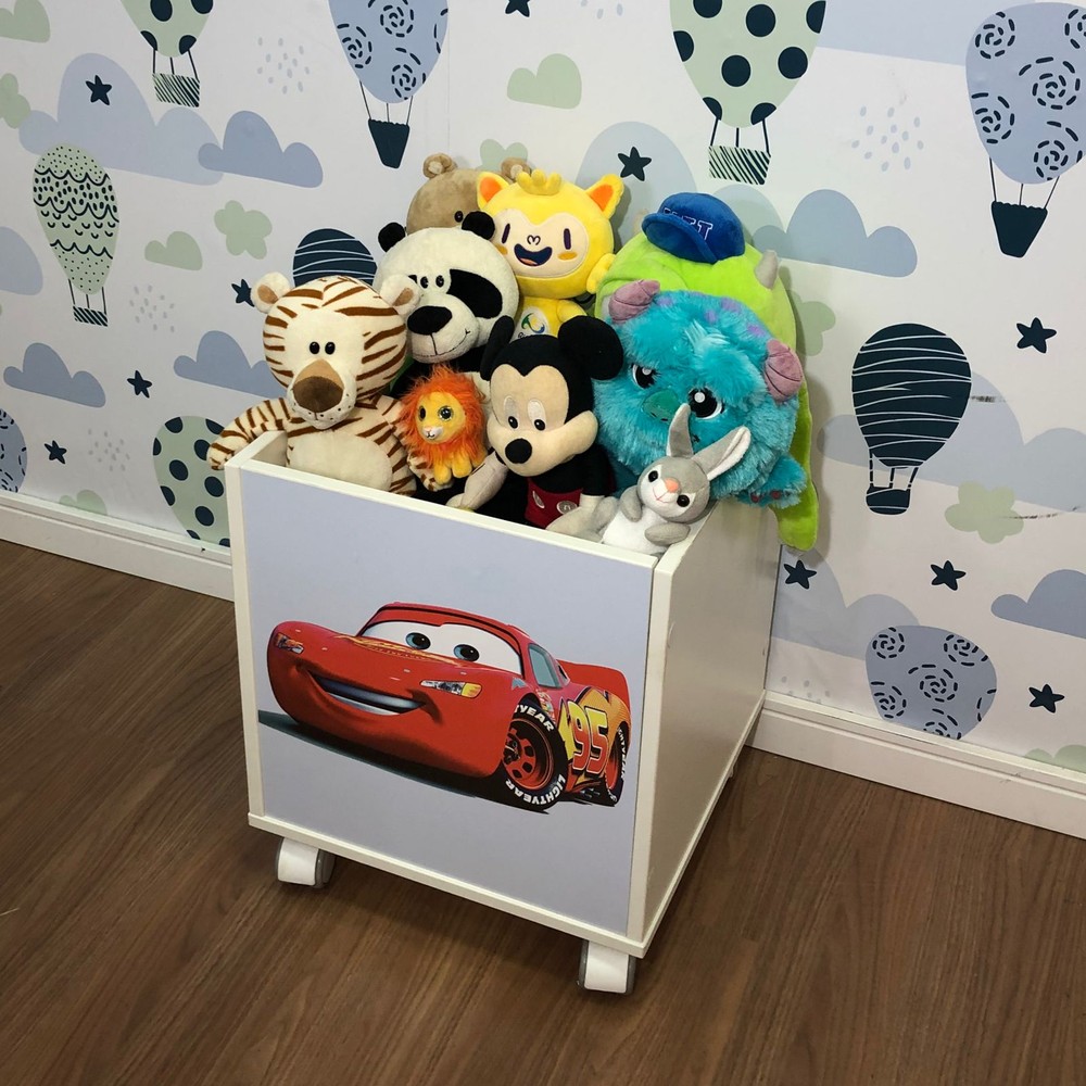 Baú infantil organizador de brinquedos com rodízio e tema mcqueen