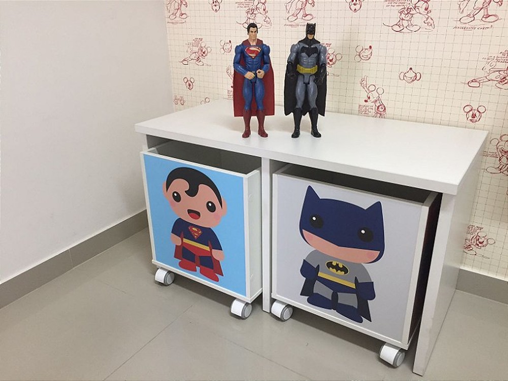 Baú infantil organizador de brinquedos com rodizio e tema super homem - DC Comics