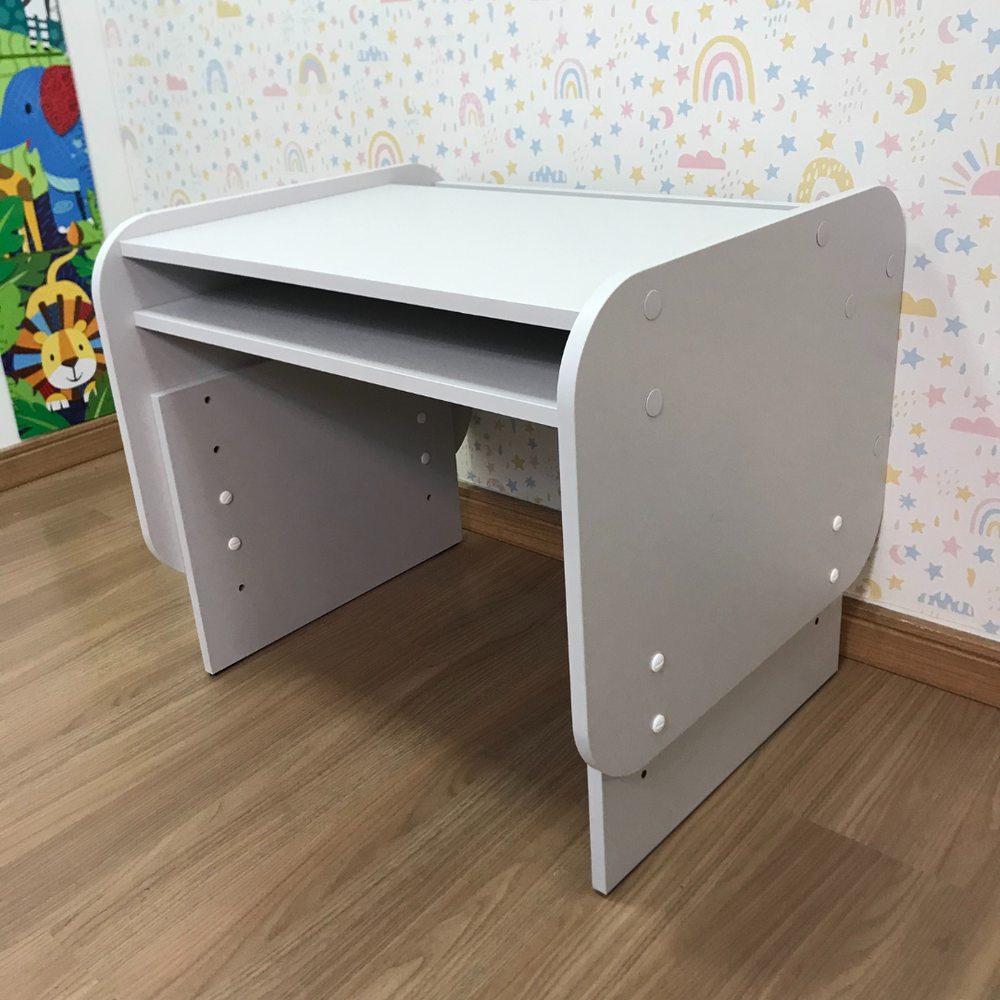 Mesa infantil pequena com regulagem de altura - cor cinza