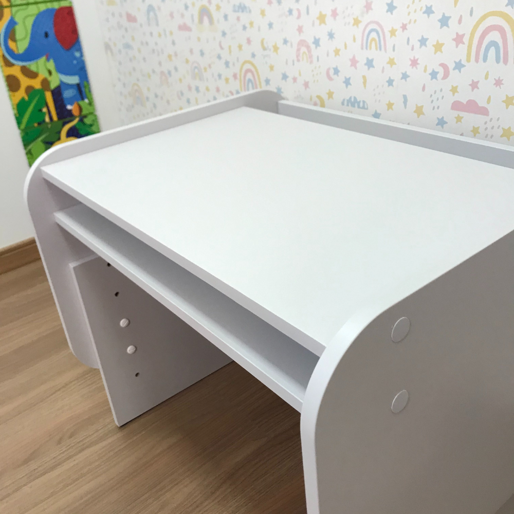 Mesa infantil pequena com regulagem de altura - cor cinza