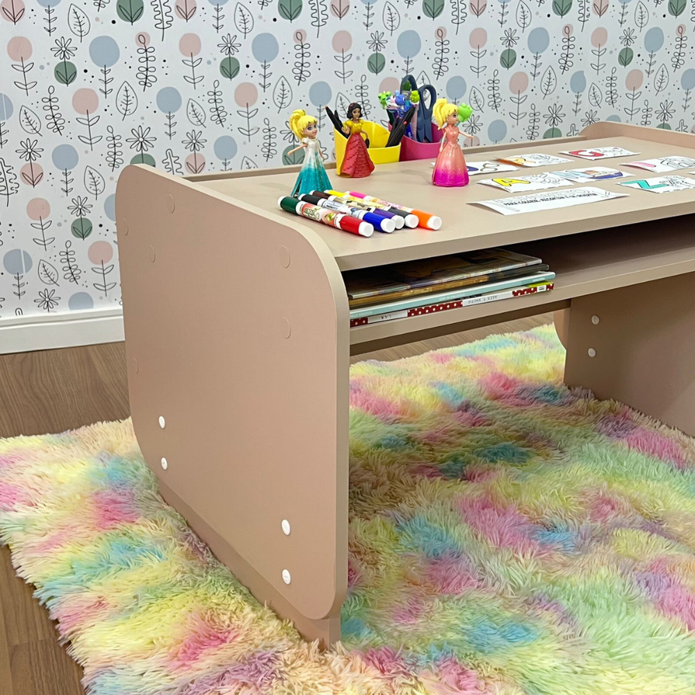 Mesa infantil grande com regulagem de altura - tampo cor rosa sal