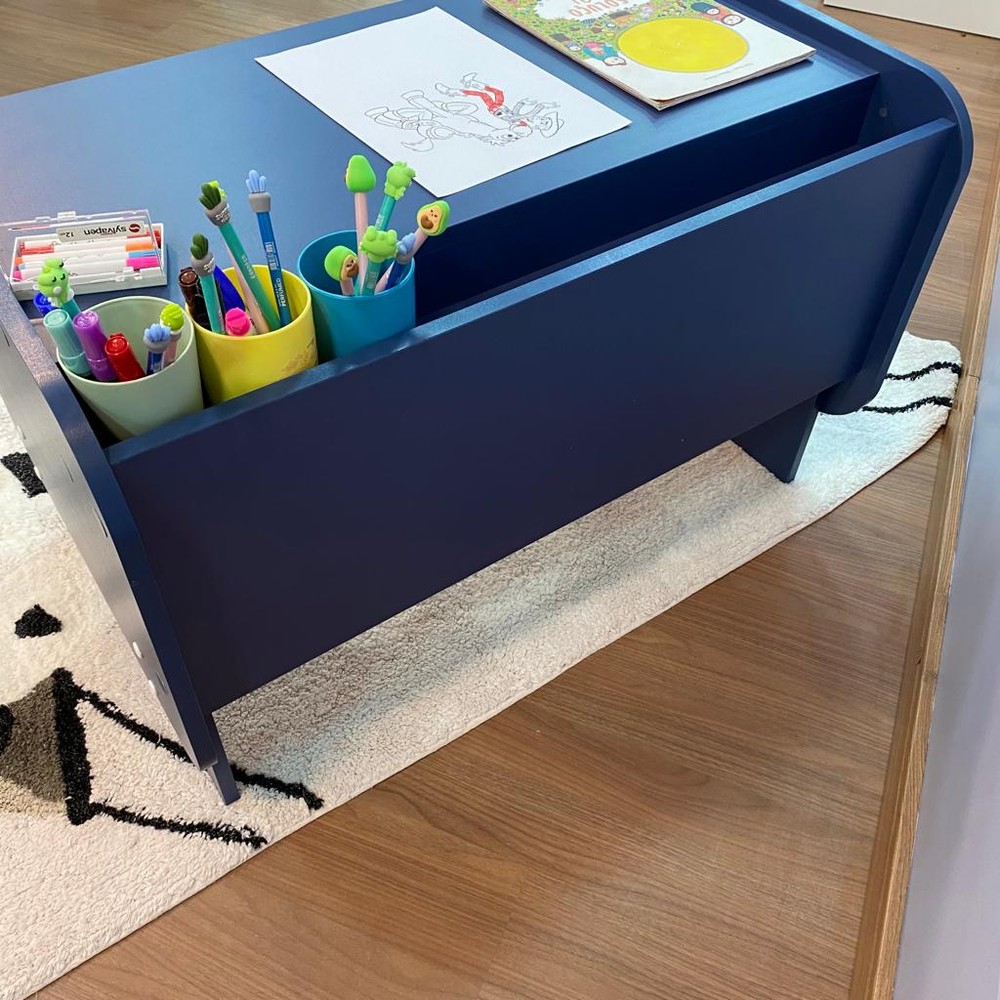 Mesa infantil grande com regulagem de altura - cor azul