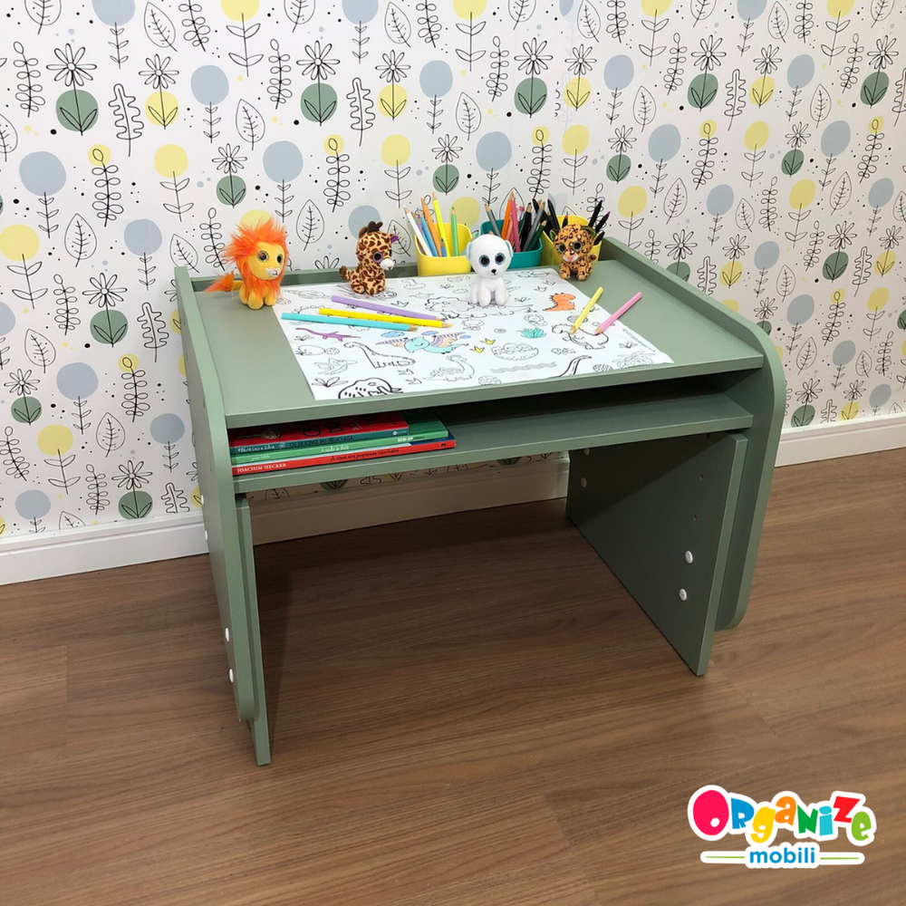 Mesa infantil pequena com regulagem de altura - cor verde