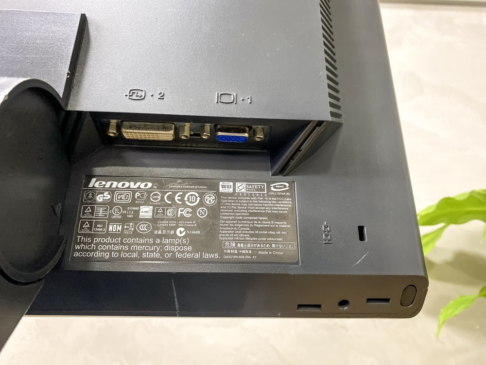 Computador Lenovo Core i5 1ª 8GB SSD 240 Monitor 19' Widescreen 