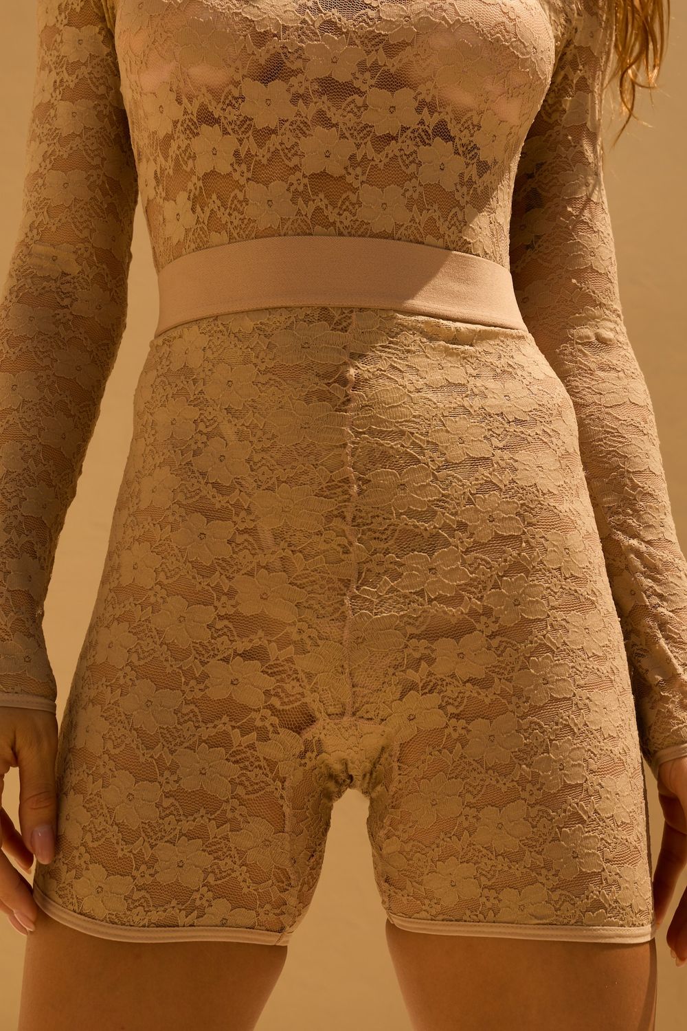 SHORT BUMPER RENDA BEGE | BUMPER BEIGE LACE SHORTS