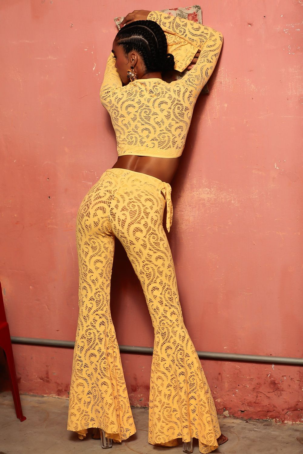 BLUSA BOCA DE SINO LACE AMARELA | YELLOW LACE BELL SLEEVE TOP