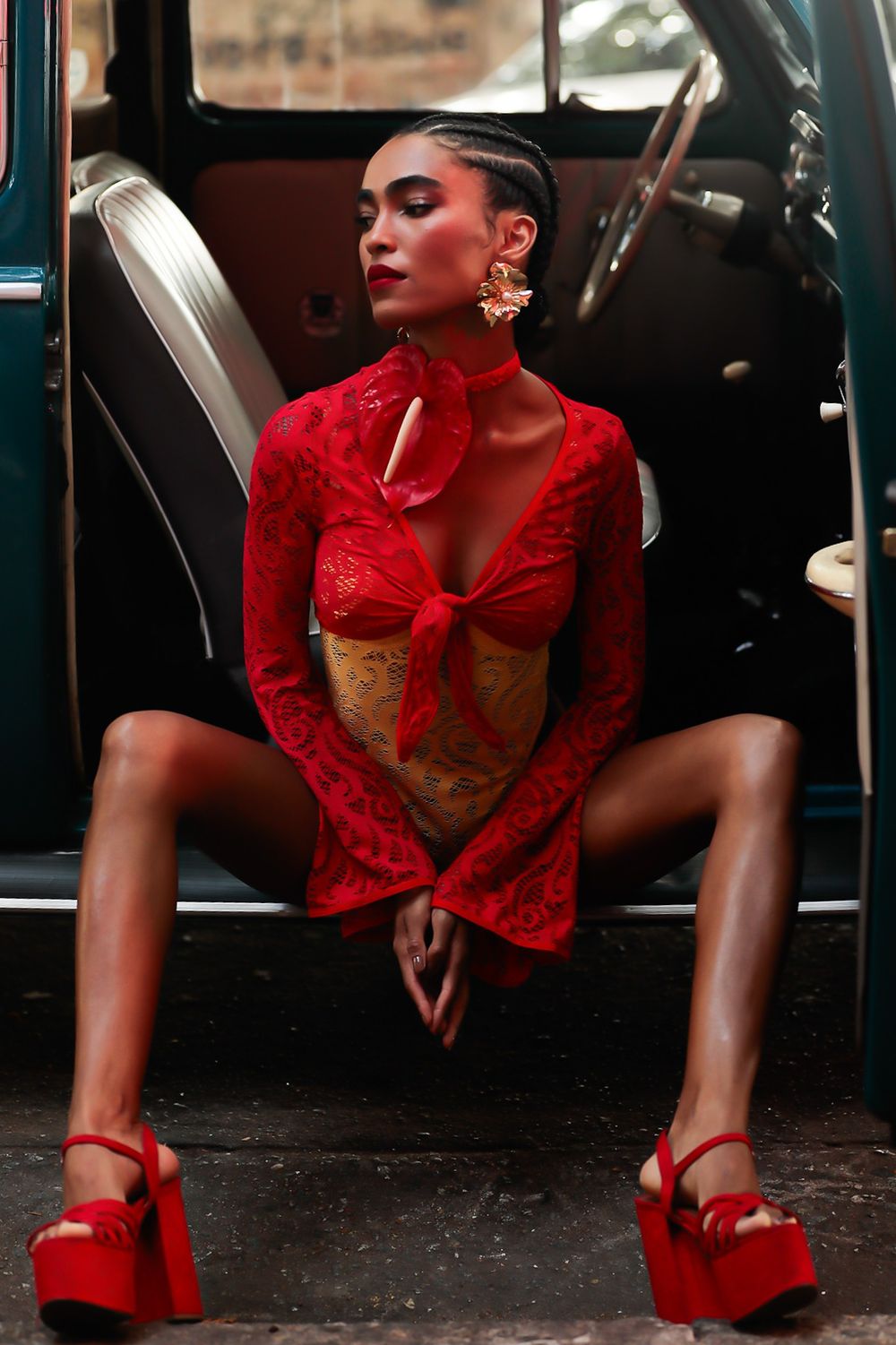 BLUSA BOCA DE SINO LACE VERMELHA | RED LACE BELL SLEEVE TOP