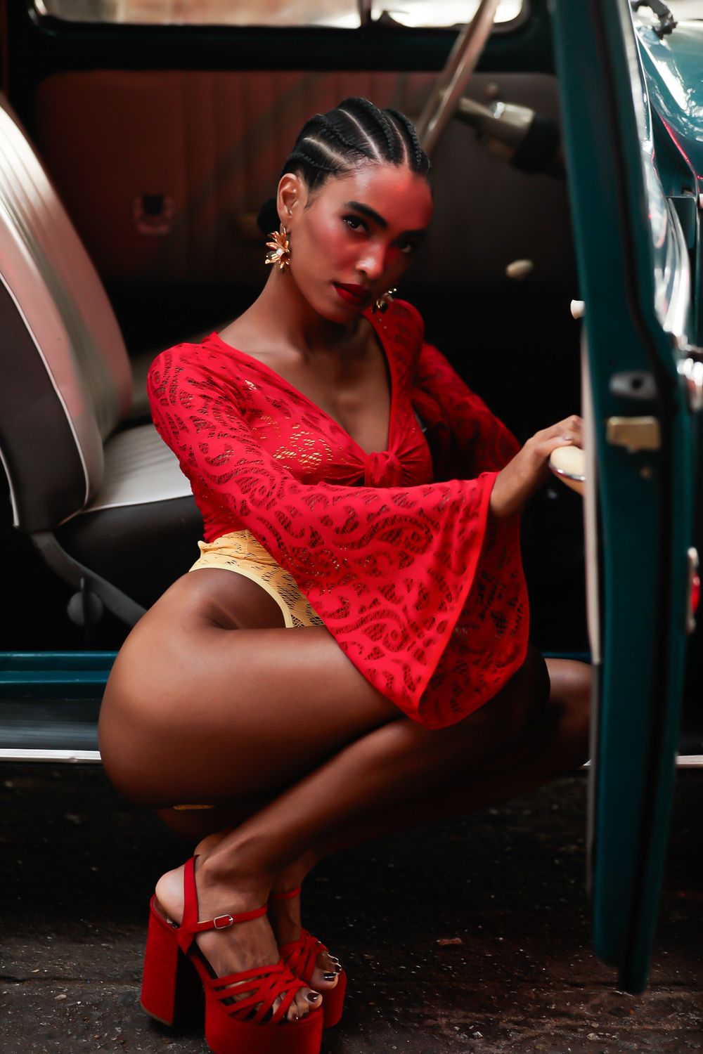 BLUSA BOCA DE SINO LACE VERMELHA | RED LACE BELL SLEEVE TOP