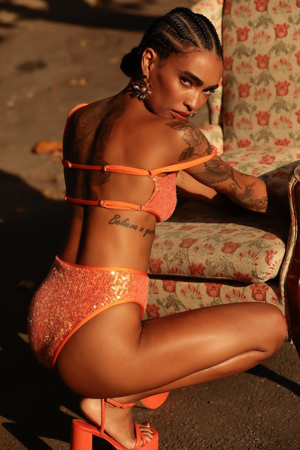 TOP VENTO PAETE LARANJA | ORANGE SEQUINS VENTO TOP