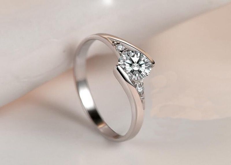 Anel Solitário Coleção Curva Ouro 18k