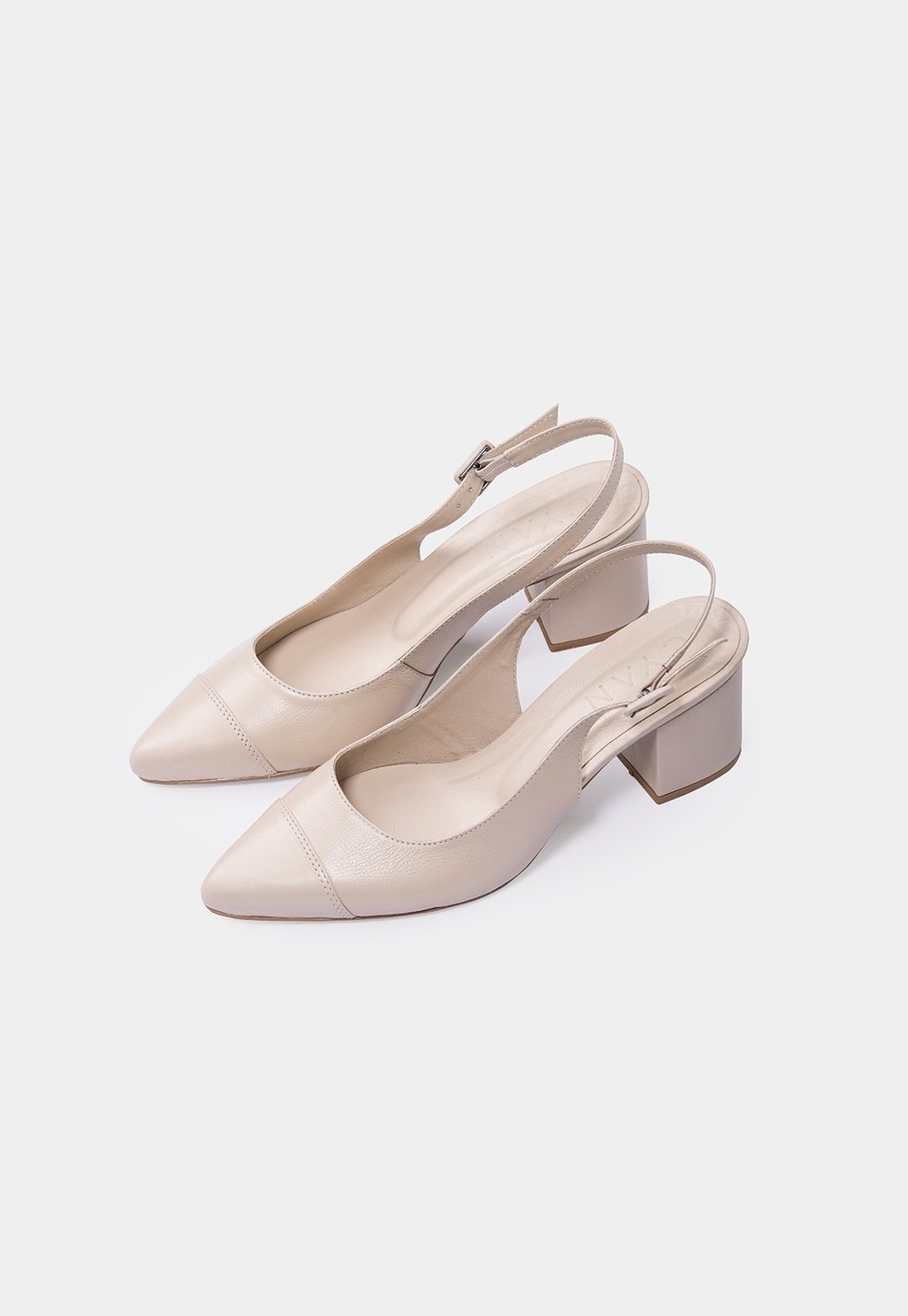 Scarpin Slingback Couro Off White Salto Bloco