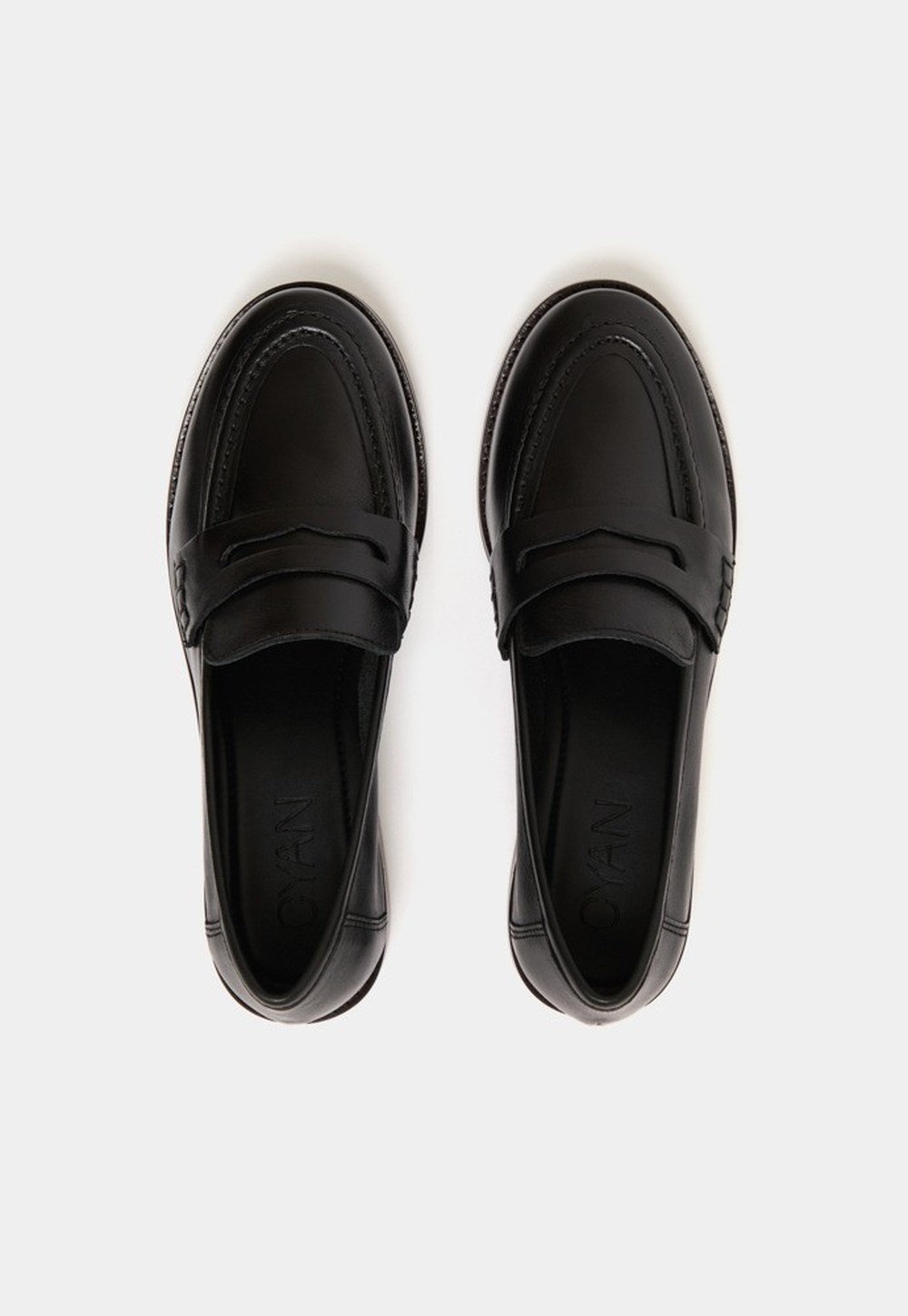 Moca Loafer Essential Couro Preto