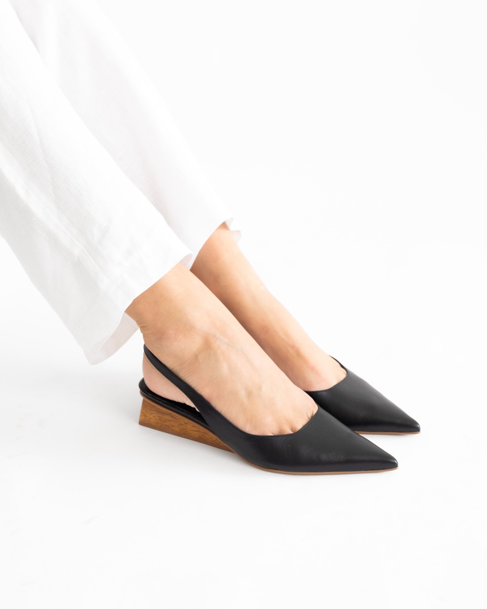 Scarpin Slingback Madeira Lina Cristal Preto