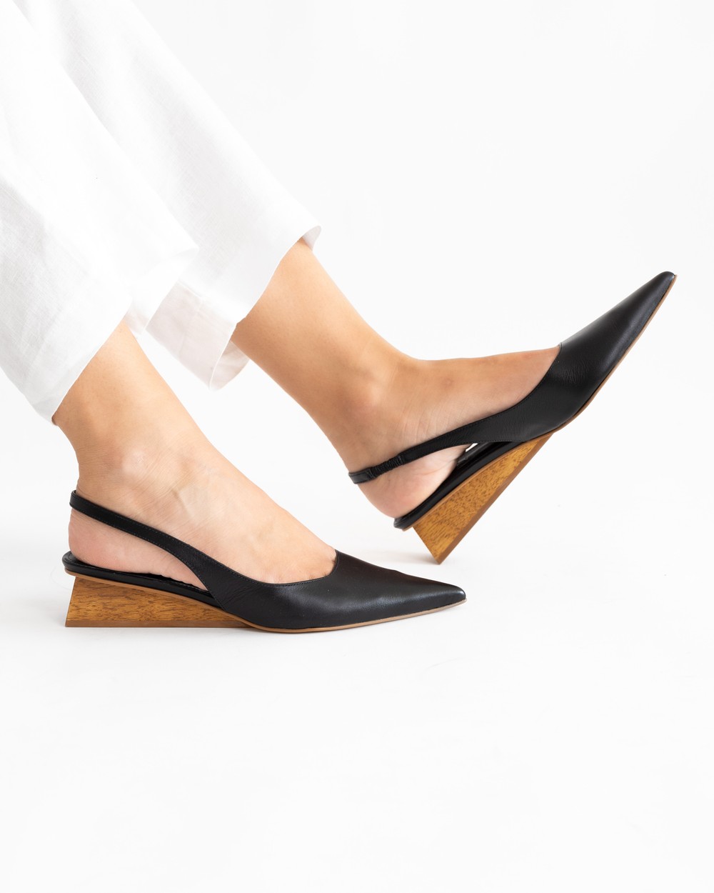 Scarpin Slingback Madeira Lina Cristal Preto