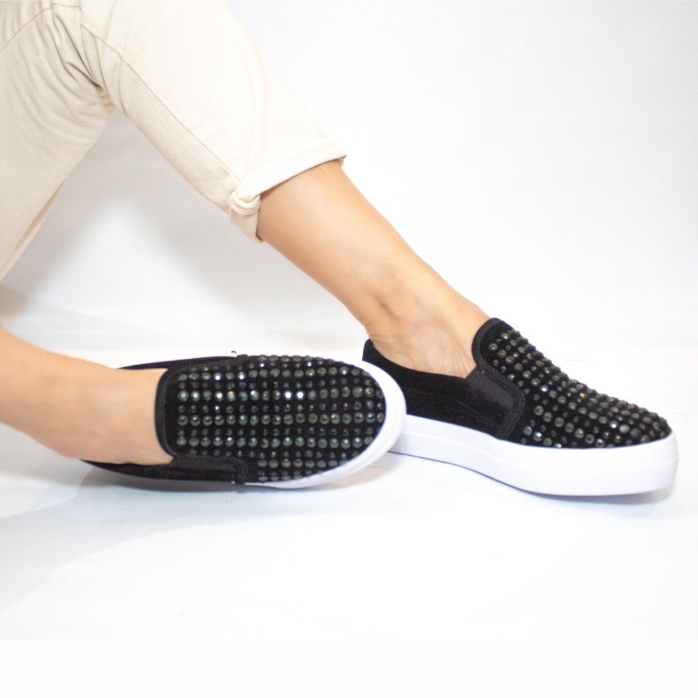 Slip on preto com hot sale pedraria