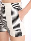 Shorts listrado 