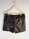 Shorts Cris Barros couro