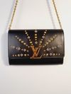 Bolsa Louis Vuitton Studded Louise Chain