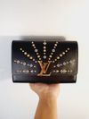 Bolsa Louis Vuitton Studded Louise Chain