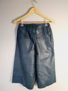 Calça Pantacourt Fig couro