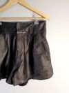 Shorts Verosenso couro