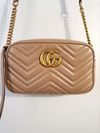 Bolsa Gucci GG Marmont pequena