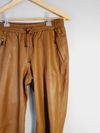 Calça em couro