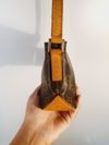 Bolsa Louis Vuitton Trotteur Monogramado