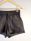 Shorts Zinnia couro