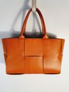 Bolsa Bottega Veneta Maxi Intrecciato Arco Tote