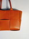 Bolsa Bottega Veneta Maxi Intrecciato Arco Tote