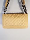 Bolsa Chanel Boy média
