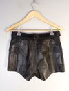 Shorts NK couro
