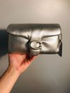 Bolsa Coach Pillow Tabby Metalic 18