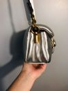Bolsa Coach Pillow Tabby Metalic 18