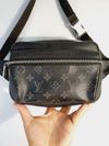 Pochette Louis Vuitton Monograma Eclipse