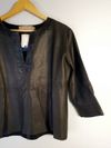 Blusa Juliana Sanmartin couro