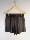 Shorts NK couro