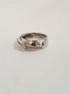 Anel Pisom ouro branco 18K
