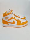 Tênis Nike Air Jordan 1 University Gold