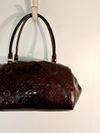 Bolsa Louis Vuitton Sherwood Verniz Amarante