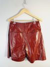 Shorts Nati Vozza couro