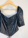 Blusa Juliana Sanmartin couro