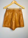 Shorts Nati Vozza couro