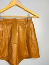 Shorts Nati Vozza couro