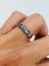 Anel em ouro branco e diamantes negros