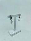 Brinco Antonio Bernando ouro branco 18K